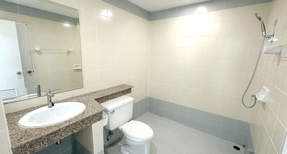 Reihenhaus zum Kauf mit 4 Zimmer in Thung Khru, Bangkok
