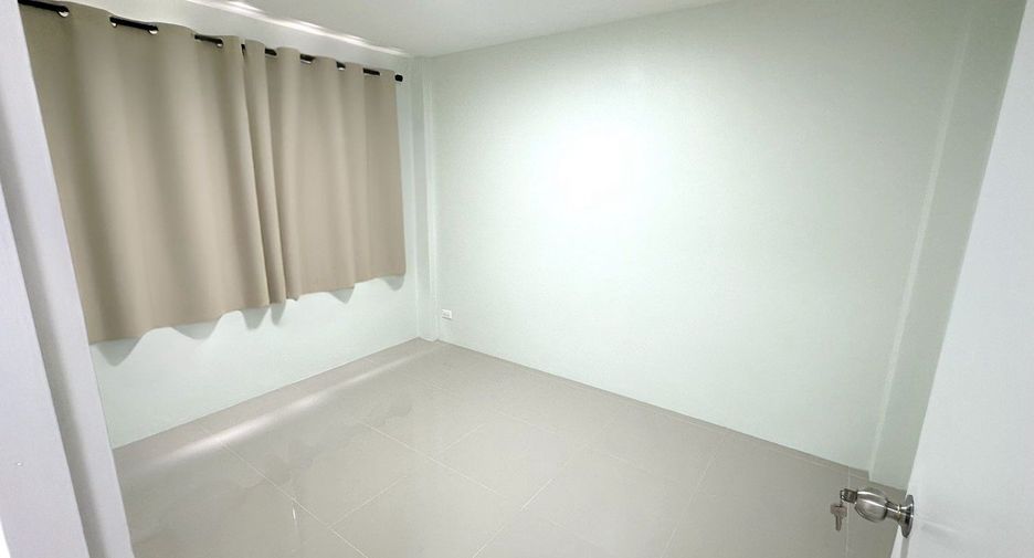 Reihenhaus zum Kauf mit 4 Zimmer in Thung Khru, Bangkok