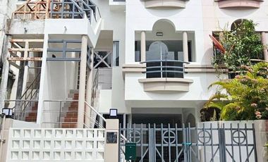 Reihenhaus zum Kauf mit 4 Zimmer in Thung Khru, Bangkok