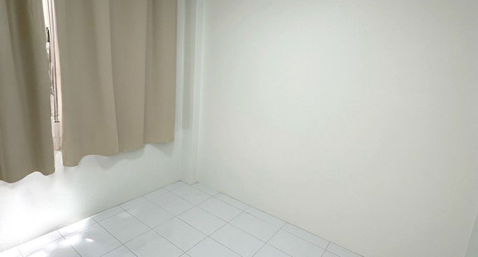 Reihenhaus zum Kauf mit 4 Zimmer in Thung Khru, Bangkok