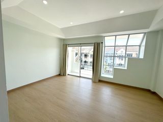Reihenhaus zum Kauf mit 4 Zimmer in Thung Khru, Bangkok