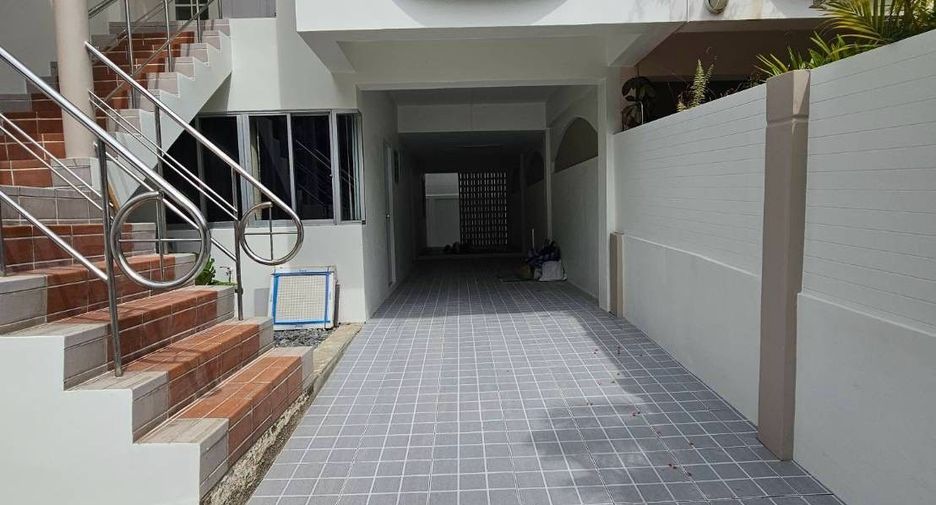 Reihenhaus zum Kauf mit 4 Zimmer in Thung Khru, Bangkok