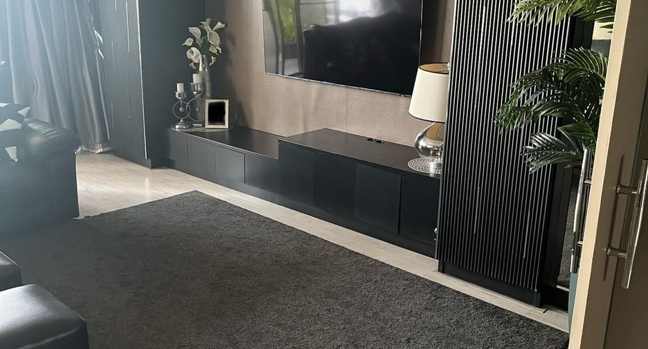 For sale 4 bedrooms condo in Khlong Toei, Bangkok