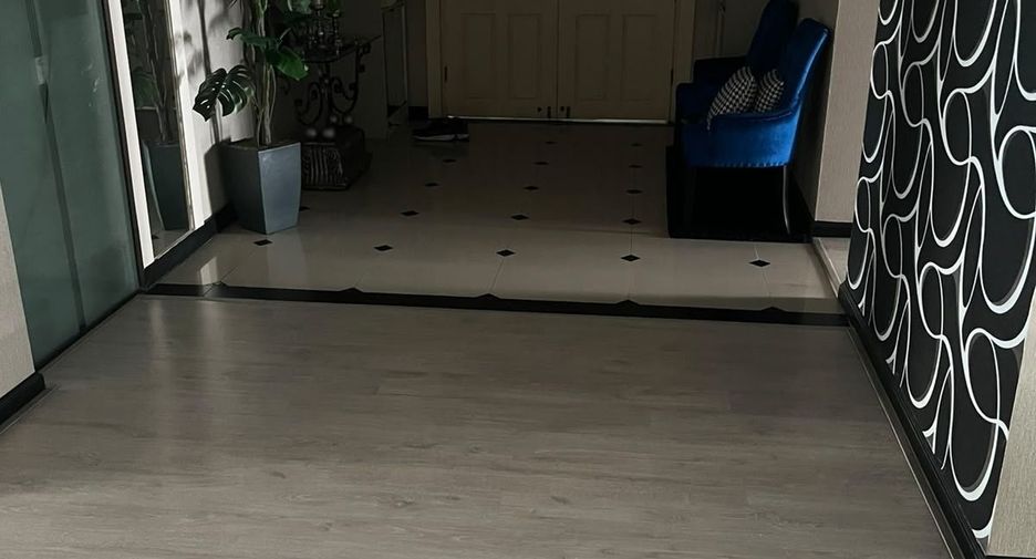 For sale 4 bedrooms condo in Khlong Toei, Bangkok