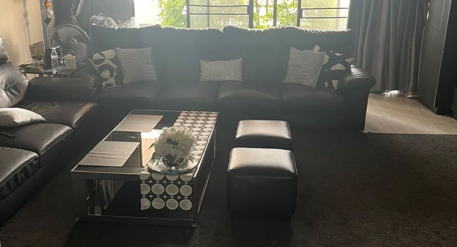 For sale 4 bedrooms condo in Khlong Toei, Bangkok