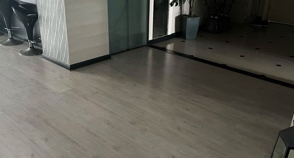For sale 4 bedrooms condo in Khlong Toei, Bangkok
