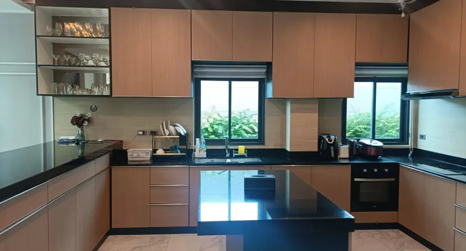 À louer 4 chambres villa à Huay Yai, Pattaya