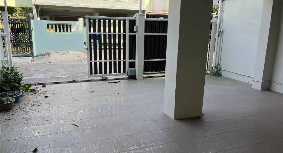 出租 4 卧室 联排别墅 在 Yan Nawa, 曼谷