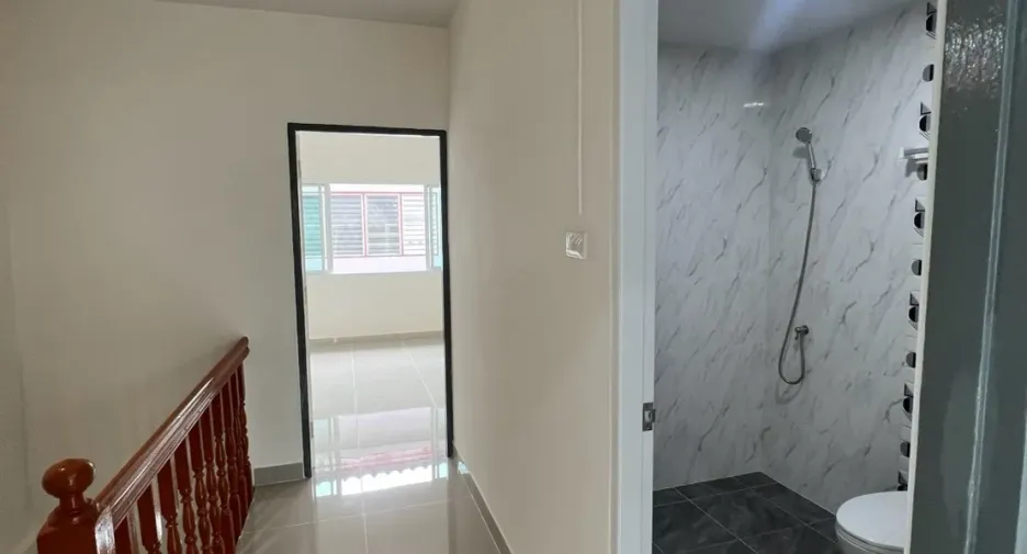 Casa adosada en venta de 2 habitaciones en Nong Chok, Bangkok