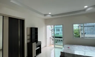 Casa adosada en venta de 2 habitaciones en Nong Chok, Bangkok