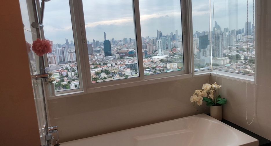 For sale 2 bedrooms condo in Yan Nawa, Bangkok