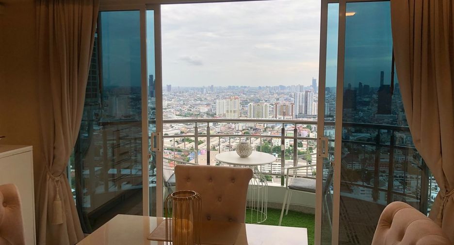 For sale 2 bedrooms condo in Yan Nawa, Bangkok