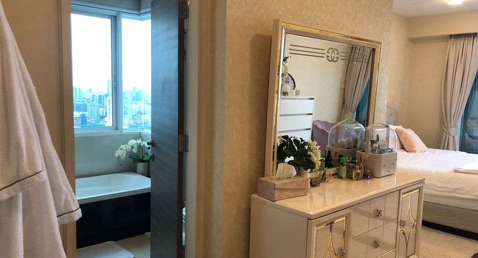 For sale 2 bedrooms condo in Yan Nawa, Bangkok