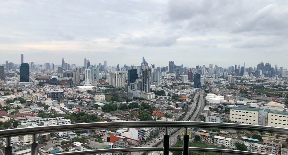For sale 2 bedrooms condo in Yan Nawa, Bangkok
