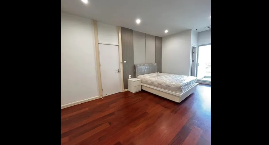 For rent 2 bedrooms condo in Chatuchak, Bangkok