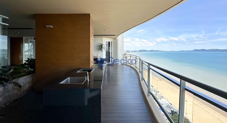 For sale 4 bedrooms condo in Jomtien, Pattaya