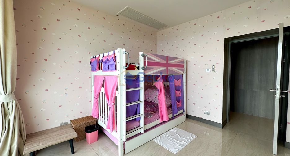 For sale 4 bedrooms condo in Jomtien, Pattaya