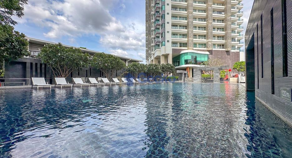 For sale 4 bedrooms condo in Jomtien, Pattaya