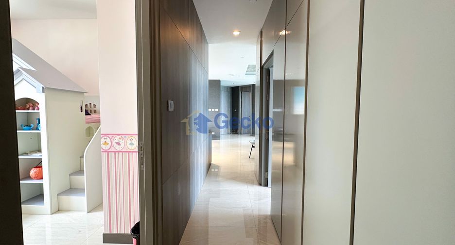 For sale 4 bedrooms condo in Jomtien, Pattaya