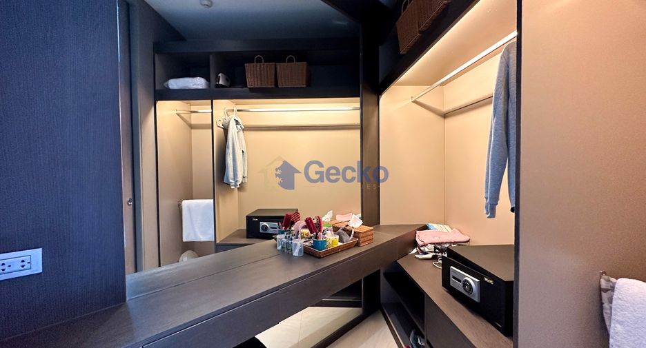 For sale 4 bedrooms condo in Jomtien, Pattaya