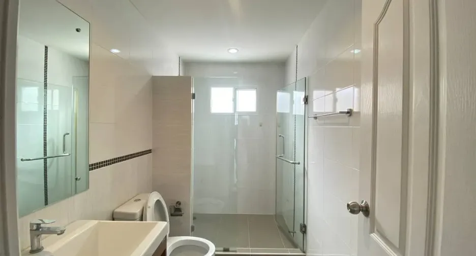 For sale and for rent 4 bedrooms house in Suan Luang, Bangkok