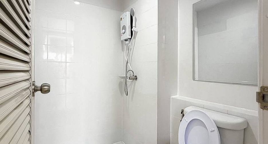 For sale スタジオ condo in Wang Thonglang, Bangkok