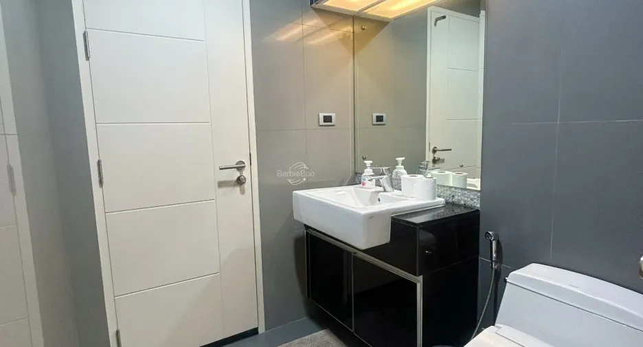À vendre 1 chambre condo à Khlong Toei, Bangkok