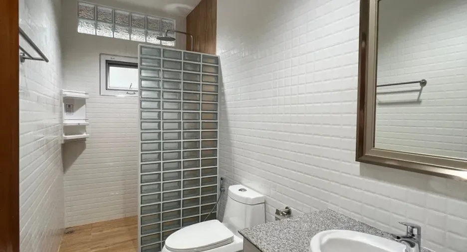 Haus zur Miete mit 4 Zimmer in Bang Lamung, Chonburi