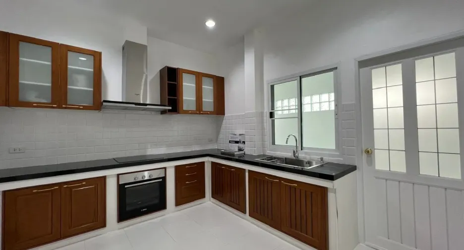 Haus zur Miete mit 4 Zimmer in Bang Lamung, Chonburi