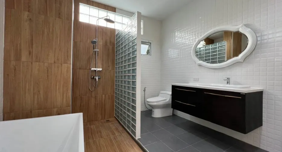 Haus zur Miete mit 4 Zimmer in Bang Lamung, Chonburi