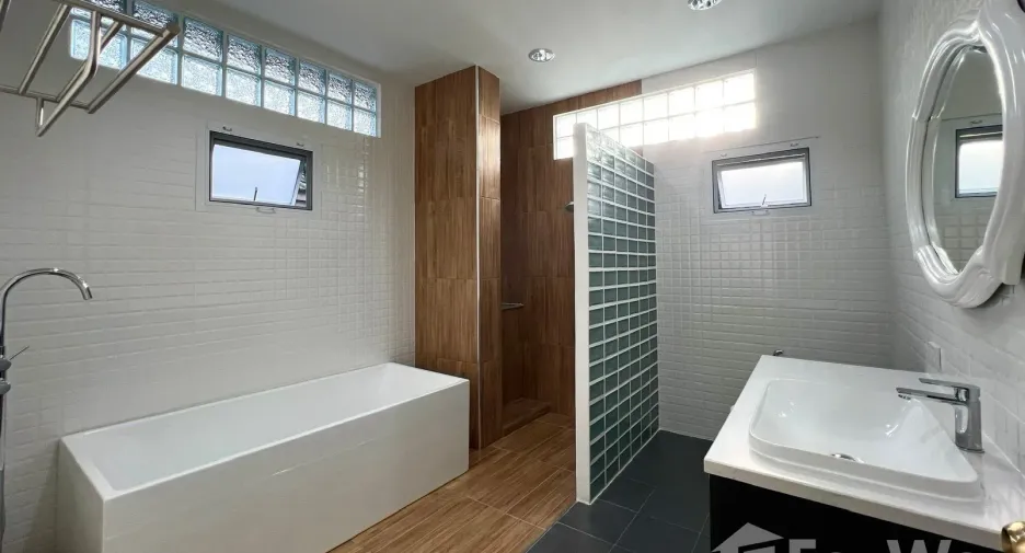 Haus zur Miete mit 4 Zimmer in Bang Lamung, Chonburi