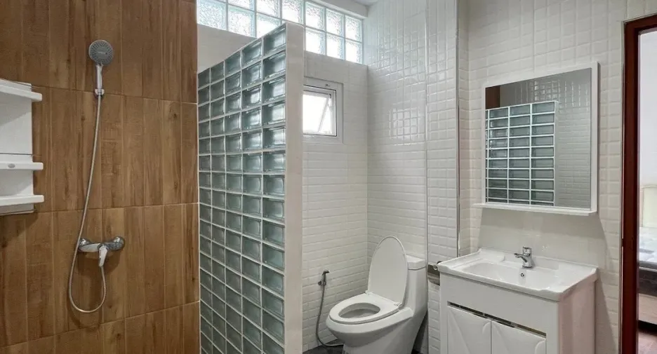 Haus zur Miete mit 4 Zimmer in Bang Lamung, Chonburi