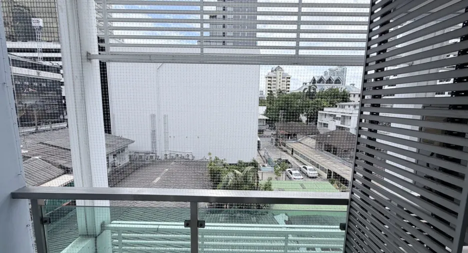 Wohnung zur Miete mit 1 Zimmer in Bang Rak, Bangkok