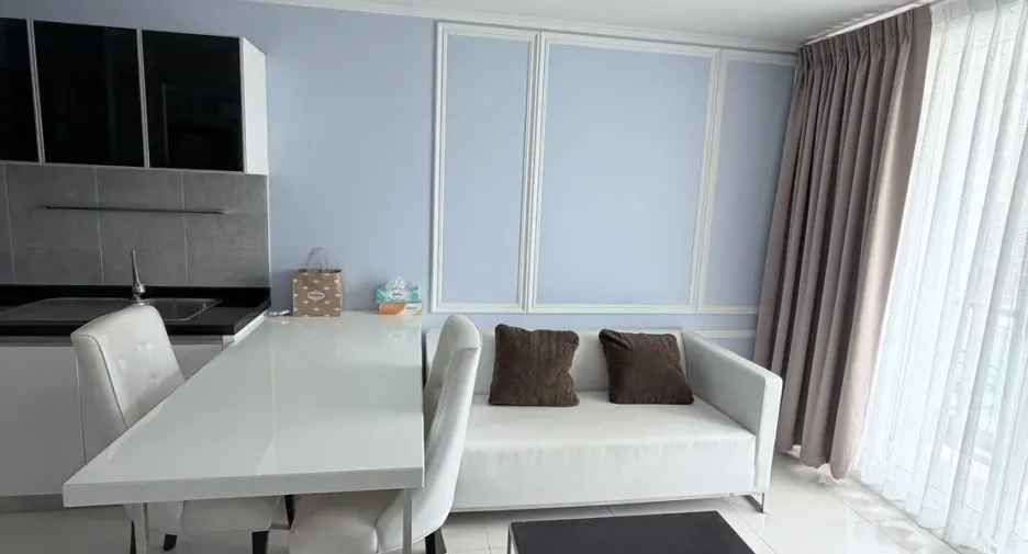 Wohnung zur Miete mit 1 Zimmer in Bang Rak, Bangkok