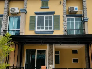 Casa adosada en venta y en alquiler de 3 habitaciones en Bang Khae, Bangkok