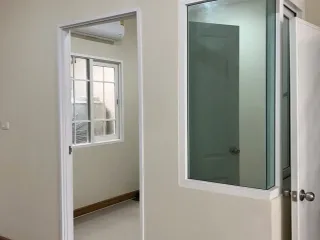 Casa adosada en venta y en alquiler de 3 habitaciones en Bang Khae, Bangkok
