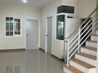 Casa adosada en venta y en alquiler de 3 habitaciones en Bang Khae, Bangkok