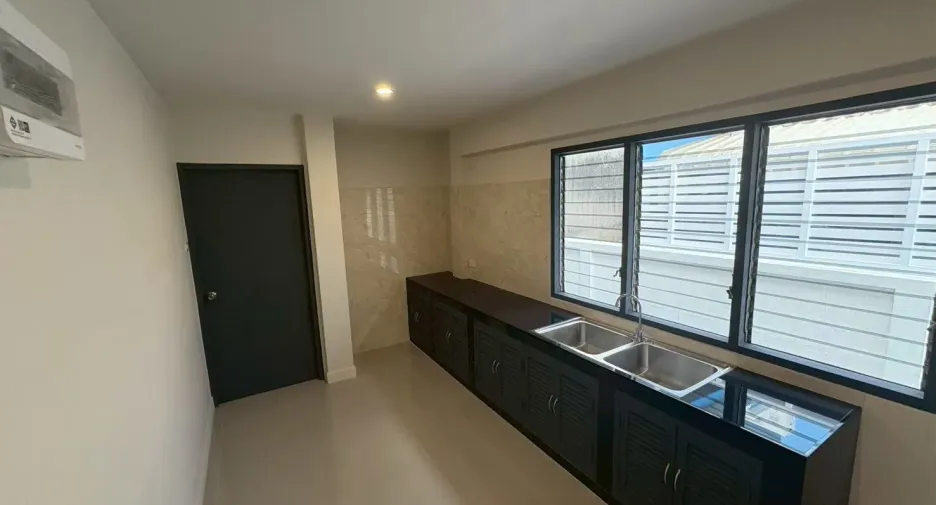 Casa en venta de 3 habitaciones en Thawi Watthana, Bangkok