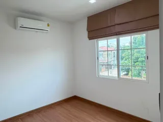 Casa en venta de 4 habitaciones en Bang Khae, Bangkok