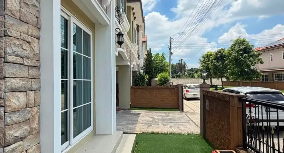 For sale 4 bedrooms house in Bang Khae, Bangkok