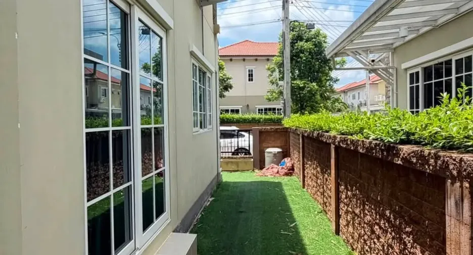 For sale 4 bedrooms house in Bang Khae, Bangkok