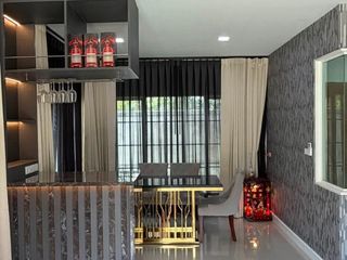 Casa en venta de 4 habitaciones en Bang Khae, Bangkok