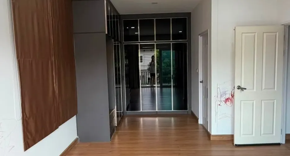 For sale 4 bedrooms house in Bang Khae, Bangkok