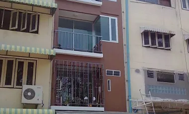 For sale and for rent 8 bedrooms retail Space in Wang Thonglang, Bangkok
