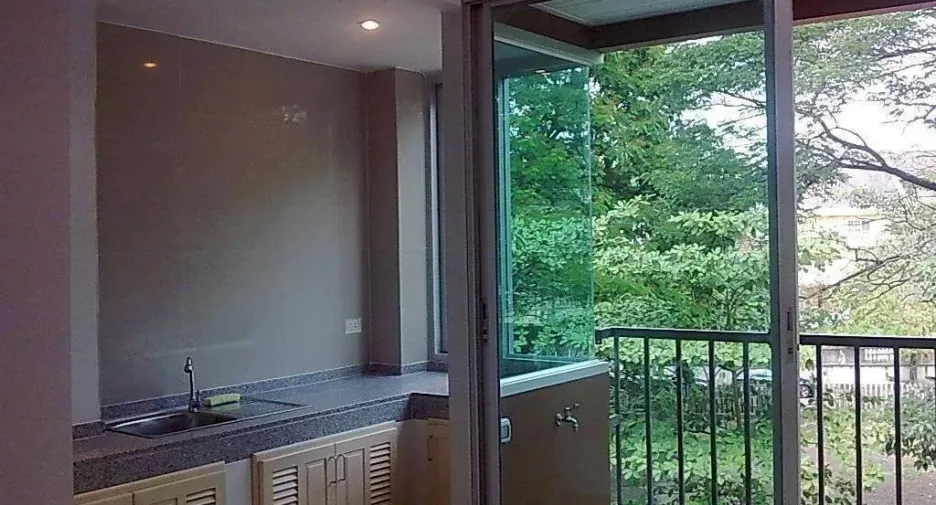 For sale and for rent 8 bedrooms retail Space in Wang Thonglang, Bangkok