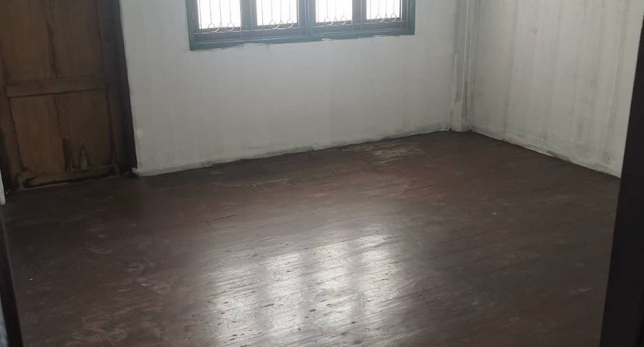 Gewerbefläche zum Kauf mit 4 Zimmer in Watthana, Bangkok