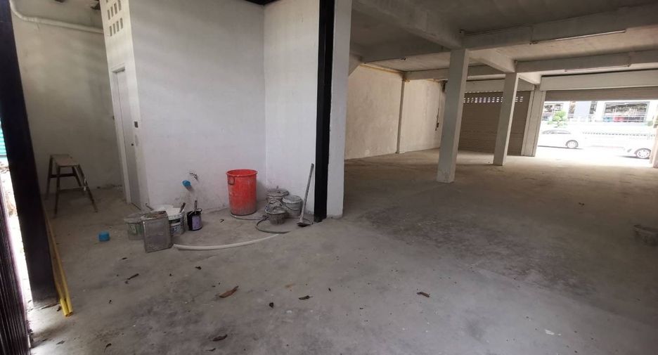 Gewerbefläche zum Kauf mit 4 Zimmer in Watthana, Bangkok