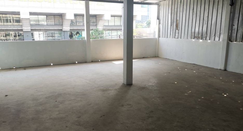 Gewerbefläche zum Kauf mit 4 Zimmer in Watthana, Bangkok