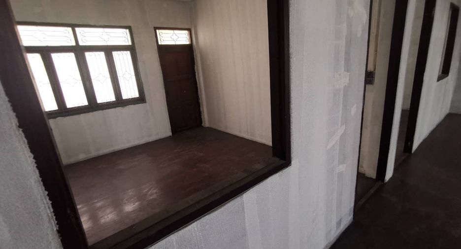 Gewerbefläche zum Kauf mit 4 Zimmer in Watthana, Bangkok