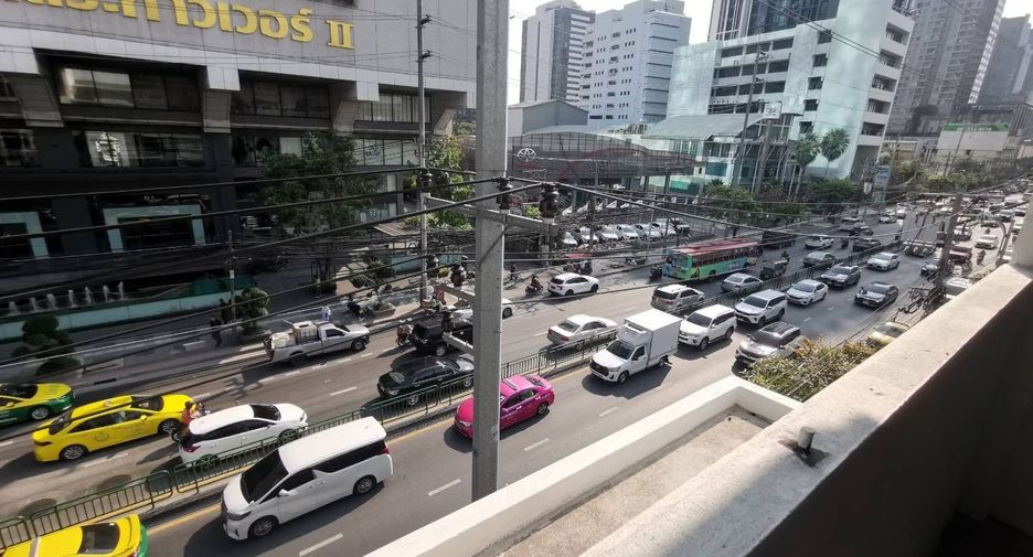 Gewerbefläche zum Kauf mit 4 Zimmer in Watthana, Bangkok